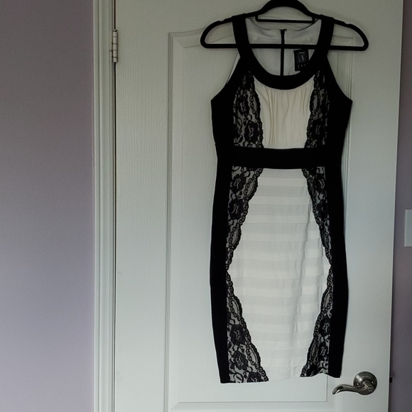 Sleeveless evening dress - Picture 2 of 2